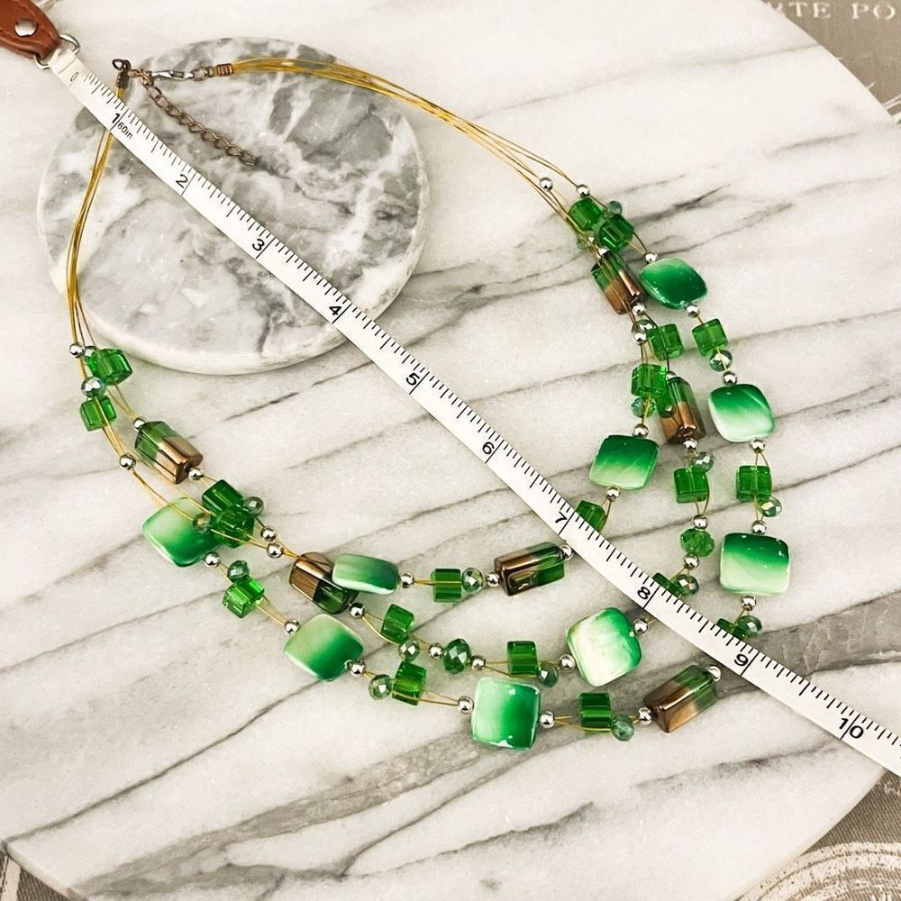 Art Glass Beaded Necklace Green Wire Strung Gold Toned Metal Unsigned - Picture 6 of 6
